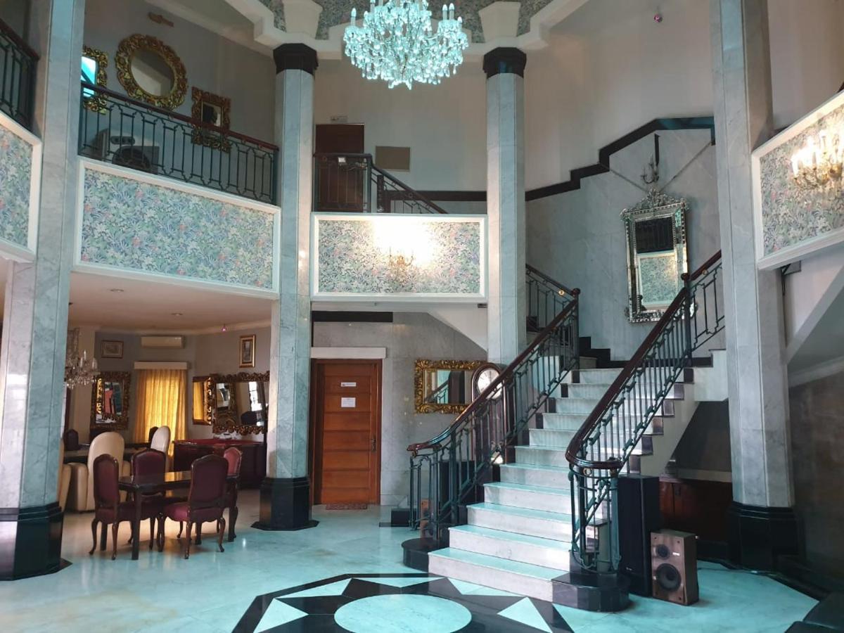 Arimbi Pejaten Suites Джакарта Экстерьер фото