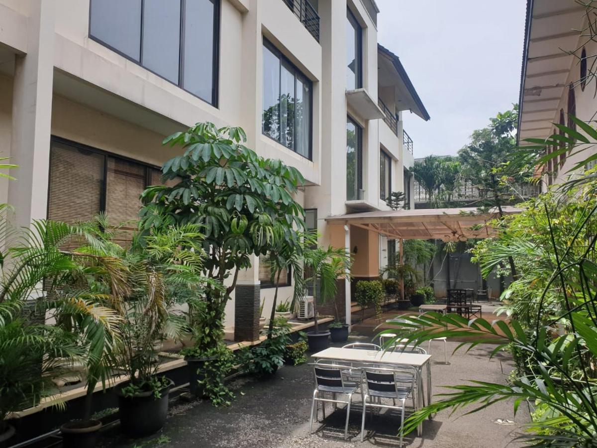 Arimbi Pejaten Suites Джакарта Экстерьер фото