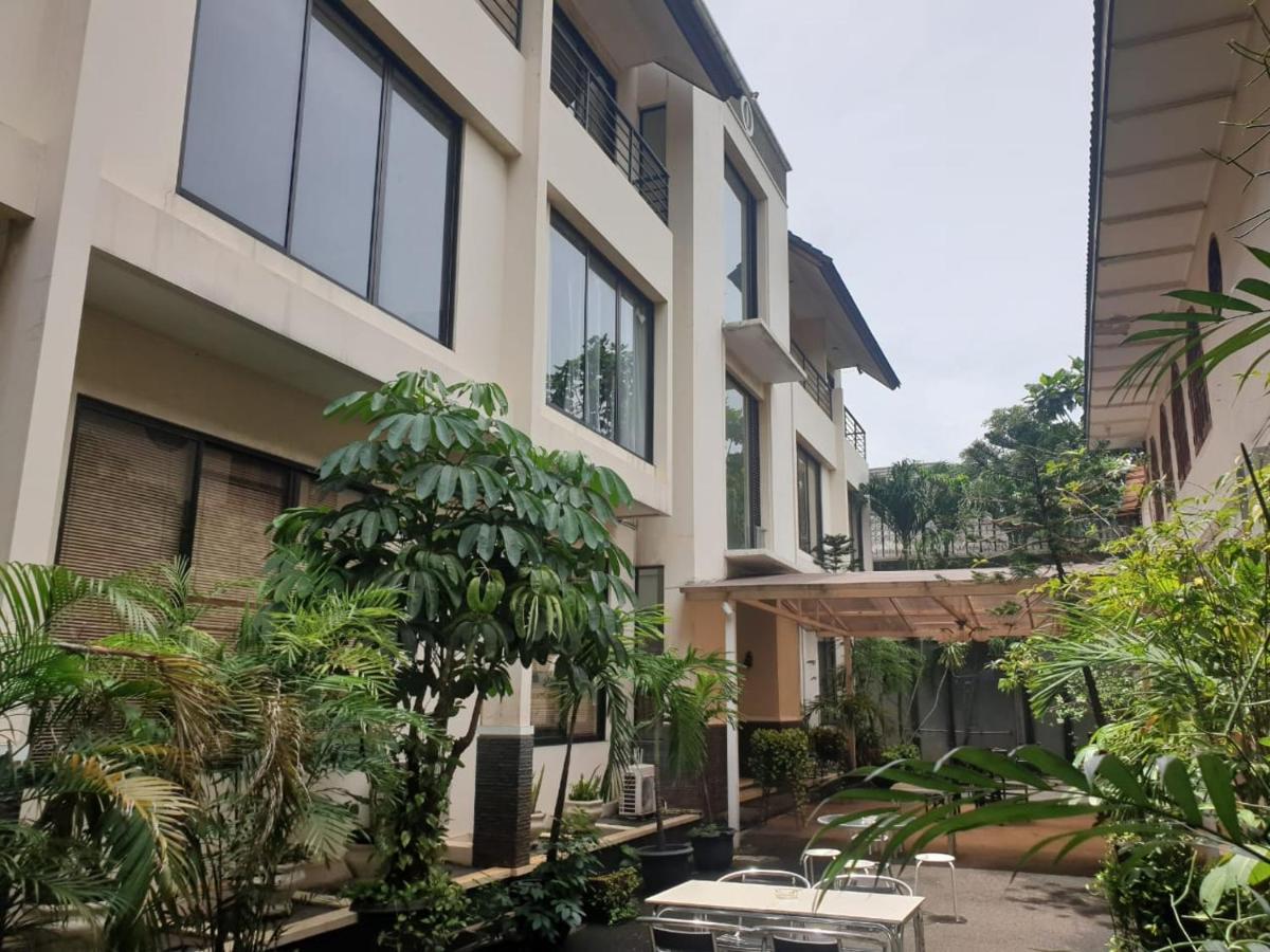 Arimbi Pejaten Suites Джакарта Экстерьер фото