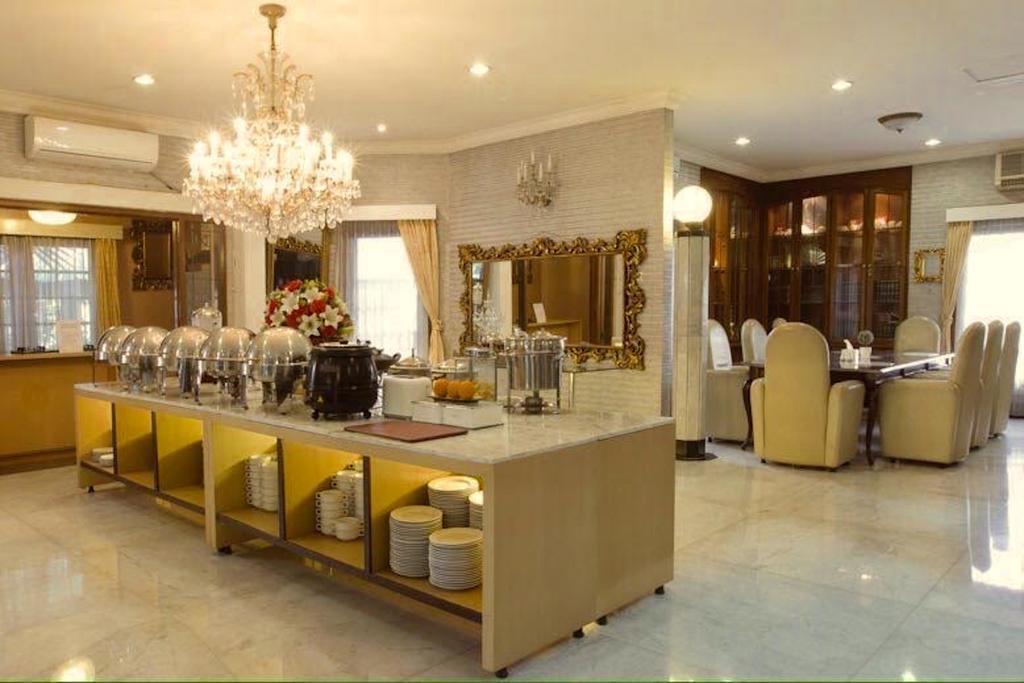 Arimbi Pejaten Suites Джакарта Экстерьер фото
