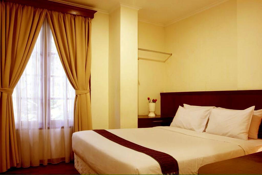 Arimbi Pejaten Suites Джакарта Экстерьер фото