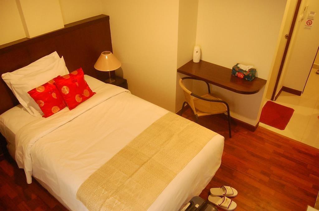 Arimbi Pejaten Suites Джакарта Экстерьер фото
