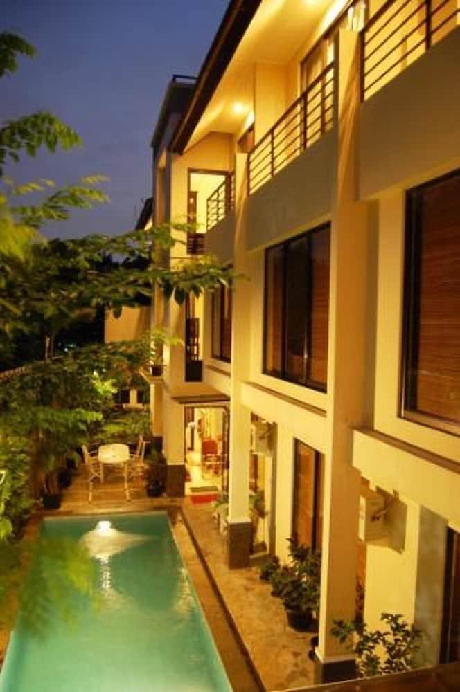 Arimbi Pejaten Suites Джакарта Экстерьер фото