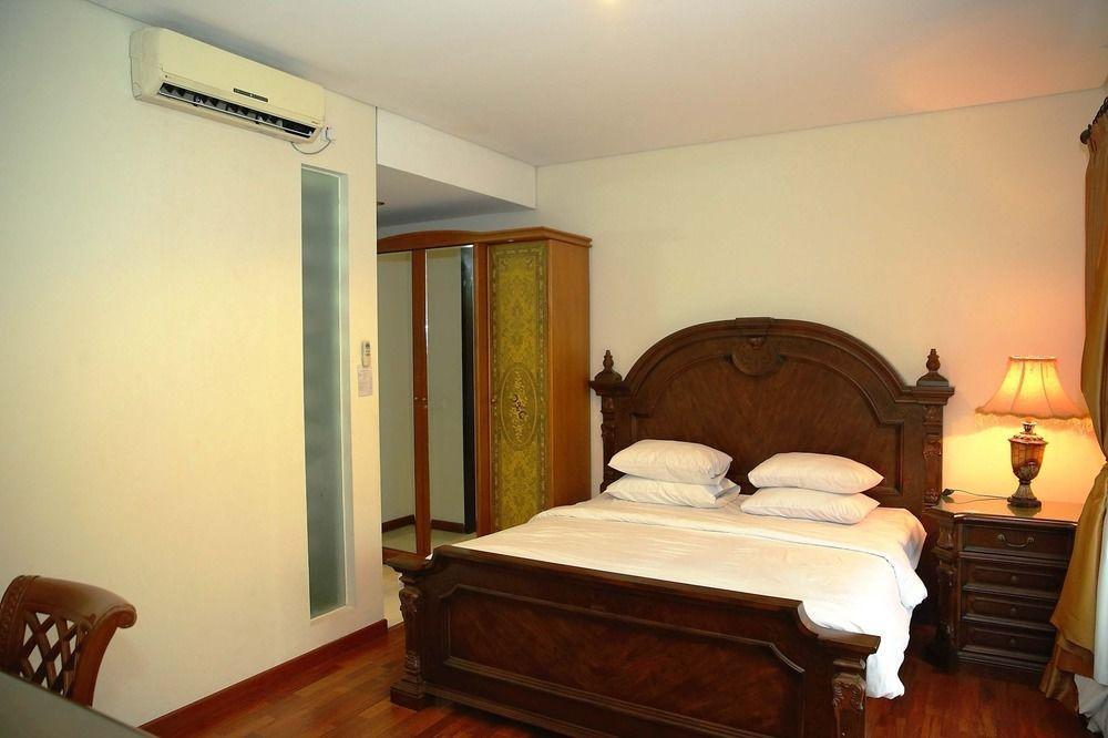 Arimbi Pejaten Suites Джакарта Экстерьер фото
