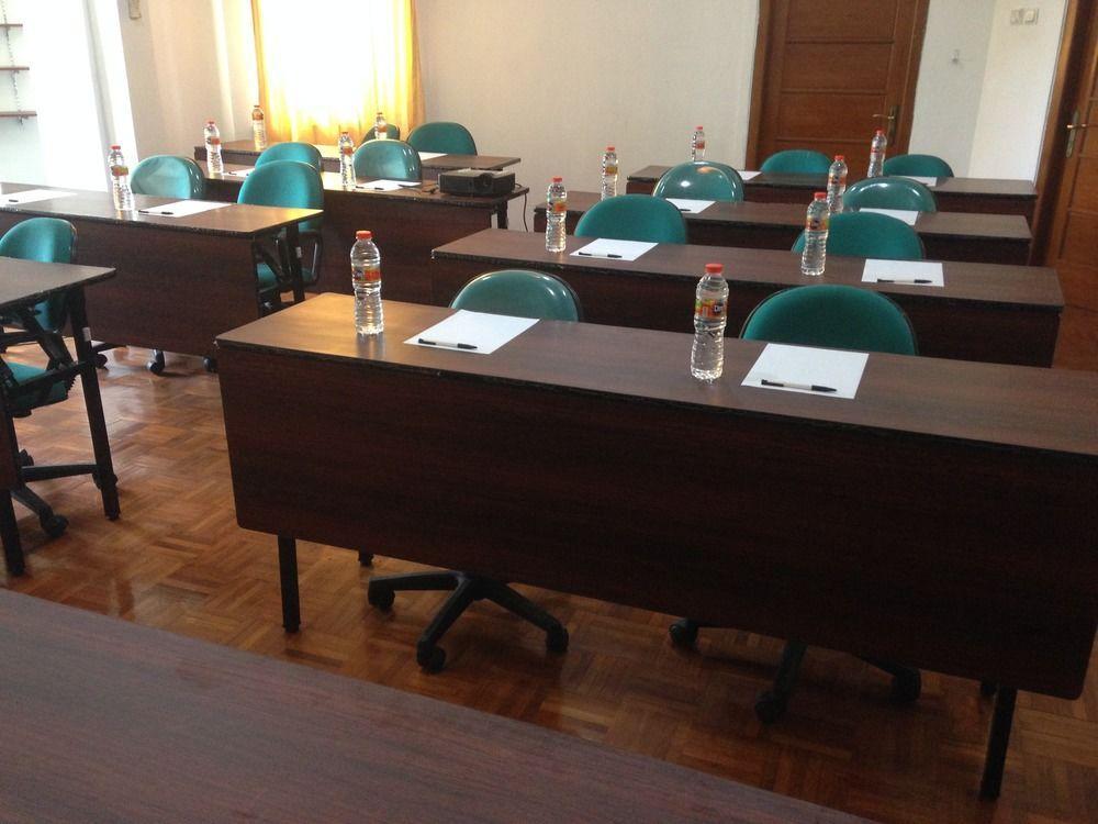 Arimbi Pejaten Suites Джакарта Экстерьер фото