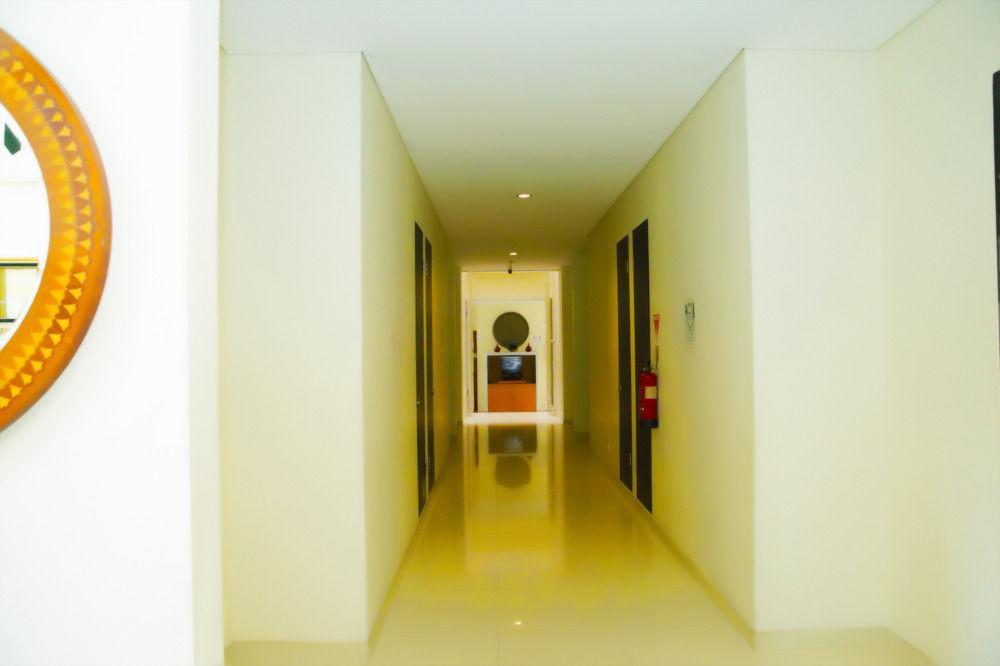 Arimbi Pejaten Suites Джакарта Экстерьер фото