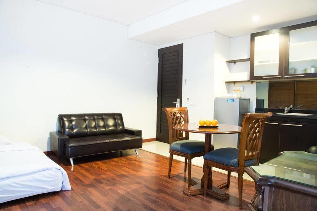 Arimbi Pejaten Suites Джакарта Экстерьер фото