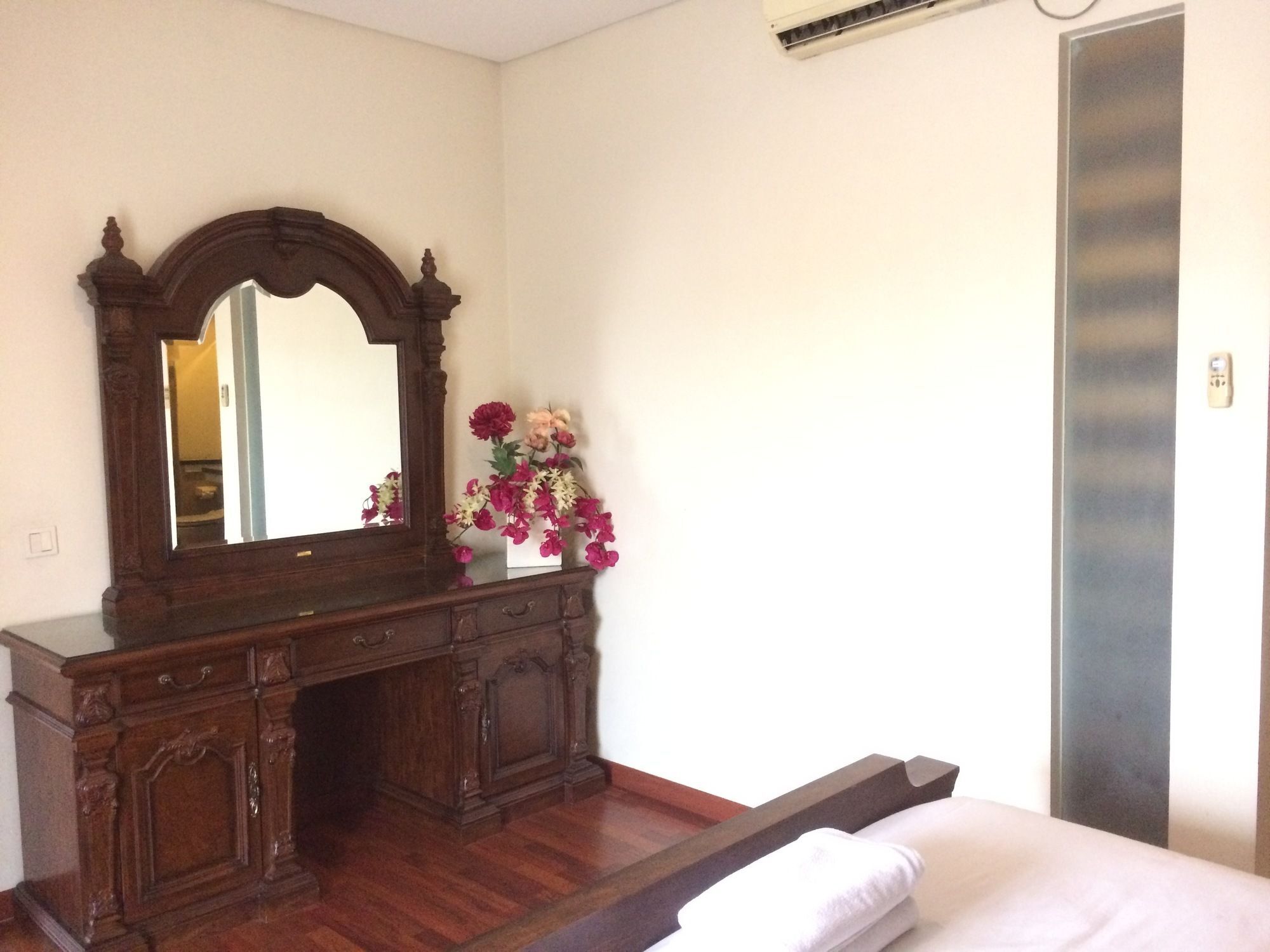Arimbi Pejaten Suites Джакарта Экстерьер фото