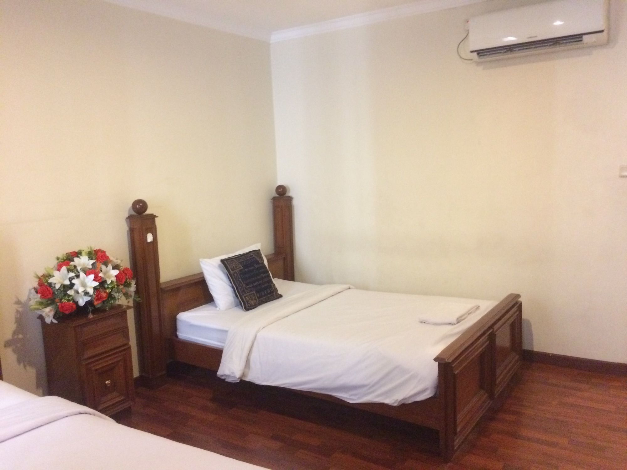 Arimbi Pejaten Suites Джакарта Экстерьер фото