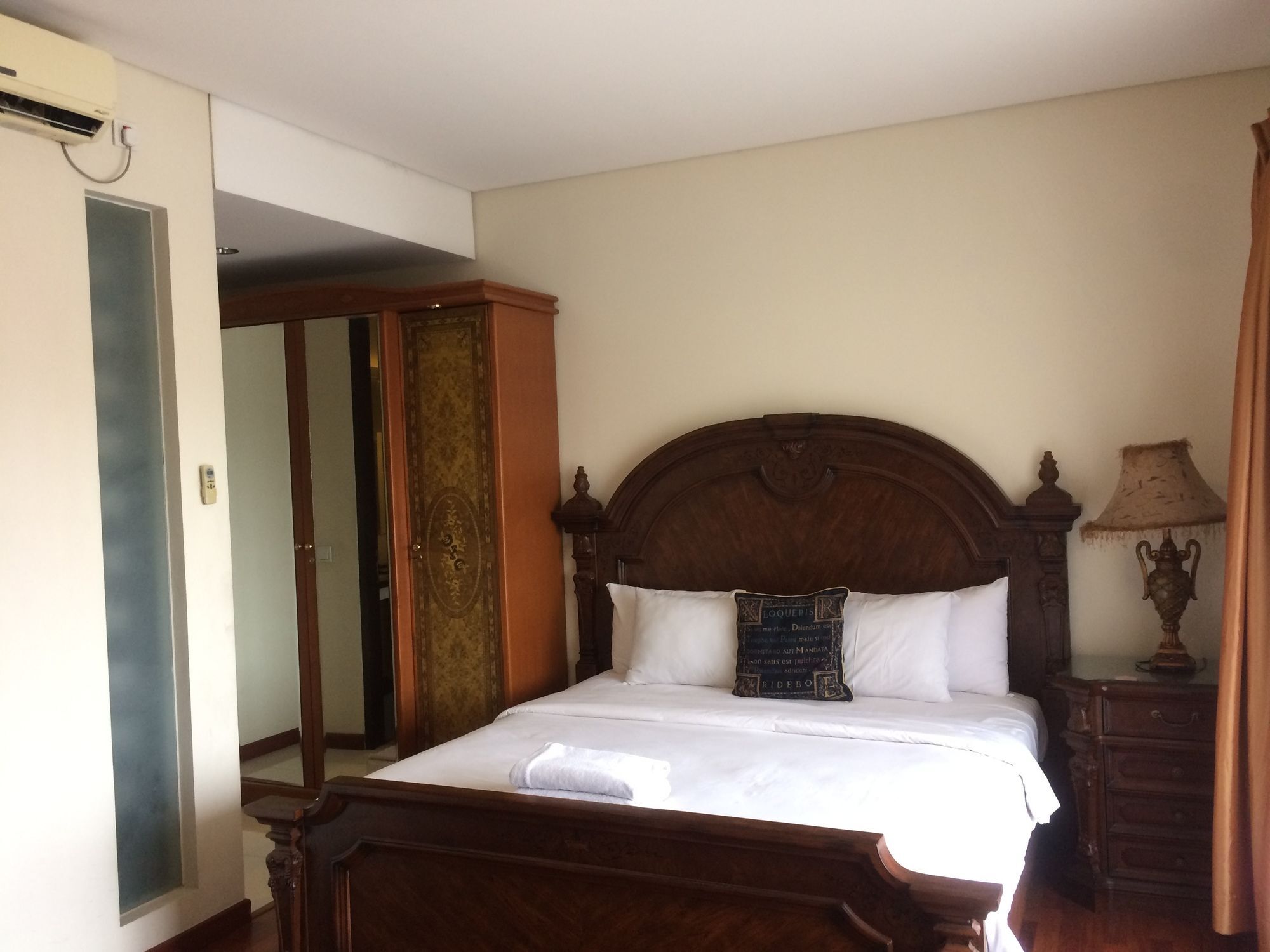 Arimbi Pejaten Suites Джакарта Экстерьер фото