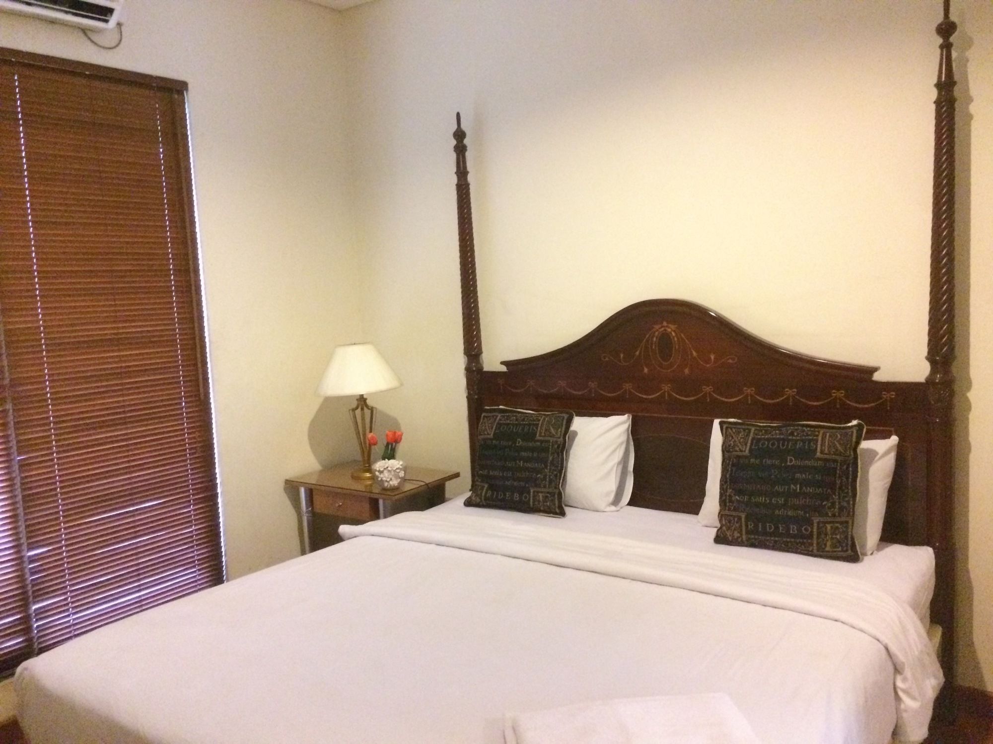 Arimbi Pejaten Suites Джакарта Экстерьер фото