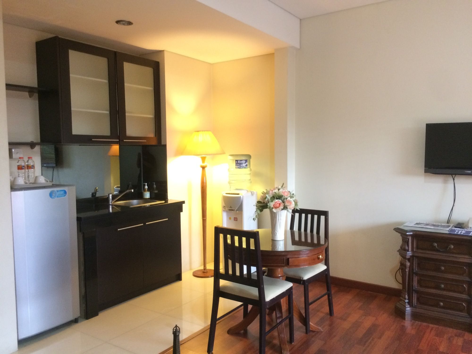Arimbi Pejaten Suites Джакарта Экстерьер фото