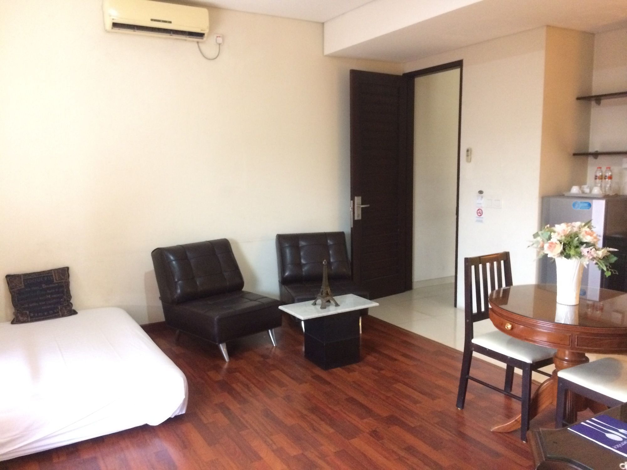 Arimbi Pejaten Suites Джакарта Экстерьер фото
